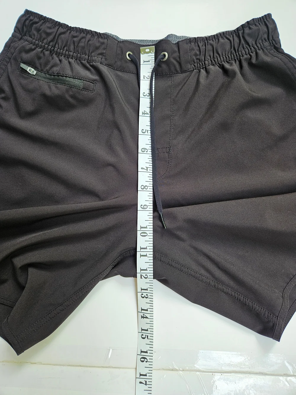 Vuori Men's Black Performance Casual Golf Shorts Size L Zip Pocket